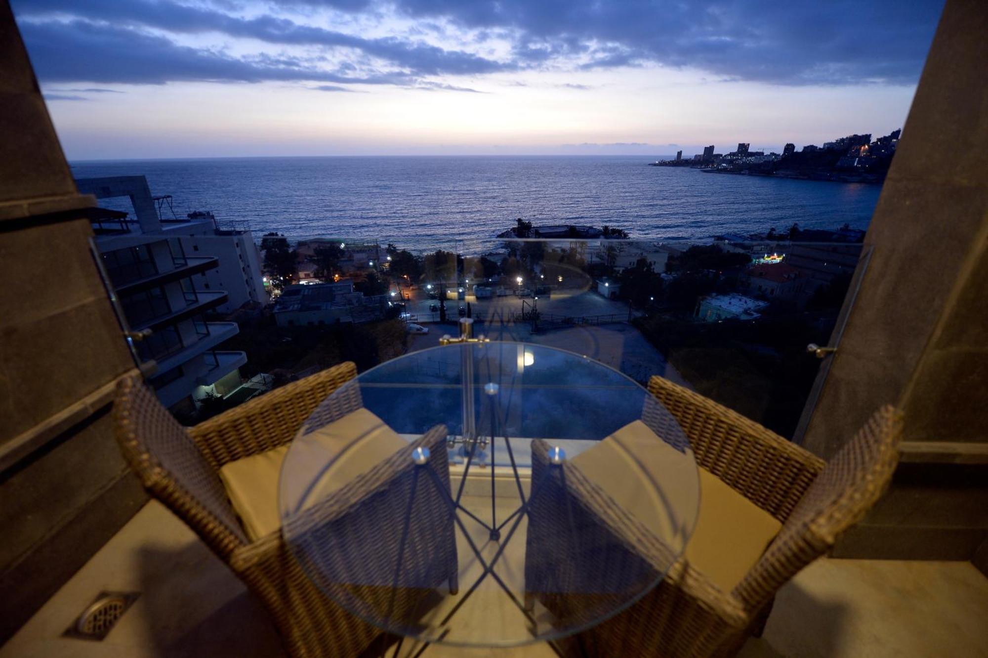 Zett Hotel Jounieh Exterior photo